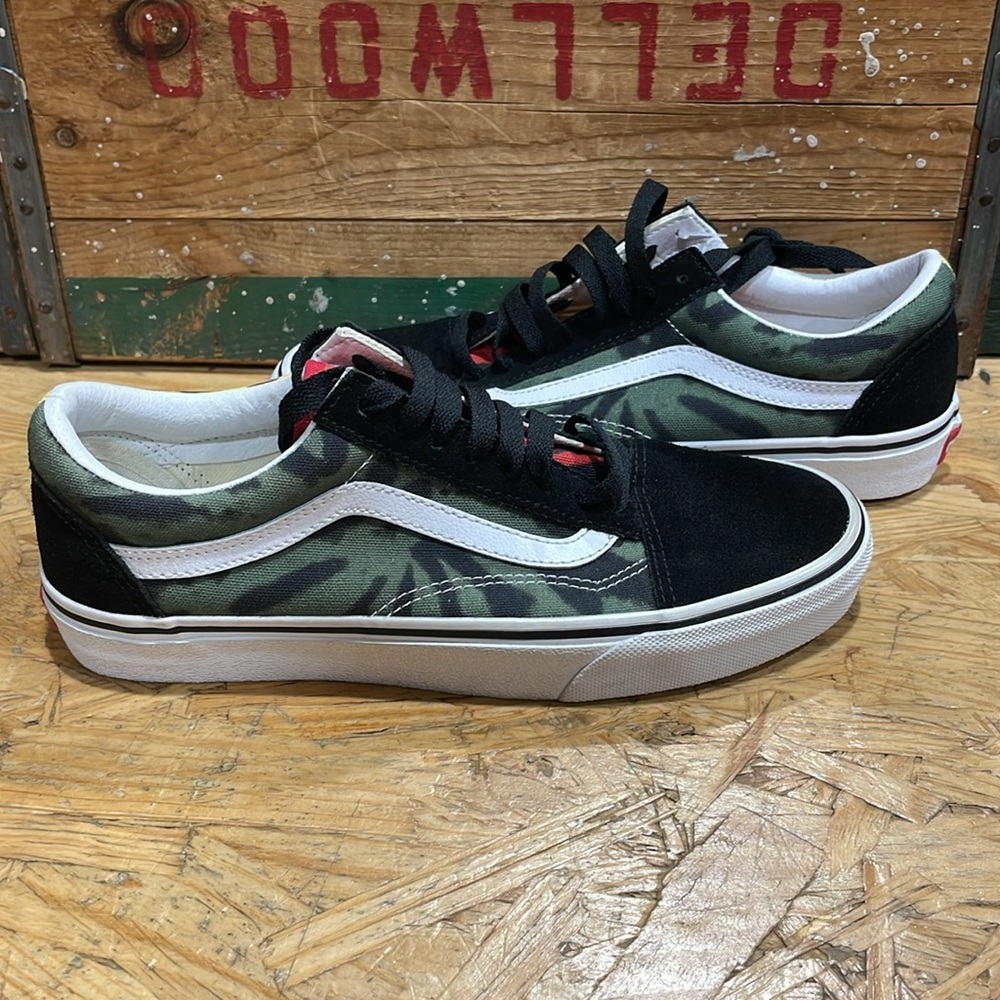 Brand new in box unisex Vans Old Skool. Special Edition in multiple sizes.